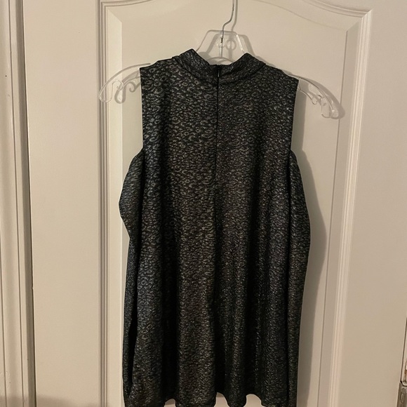 Womens Shimmering Silver Top. Size M - Picture 2 of 3